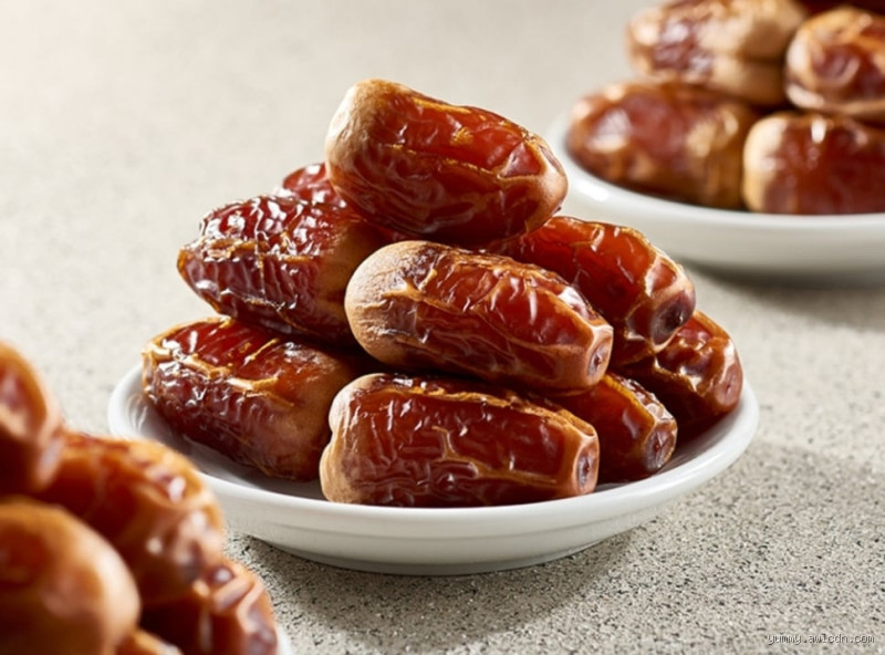 كيف يحفظ التمر في الثلاجة؟ أفضل الطرق لحفظ التمر طازجًا