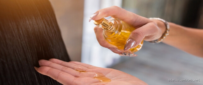 ما هي أفضل خلطة زيوت للشعر؟ اكتشفي السر في الزيوت الطبيعية