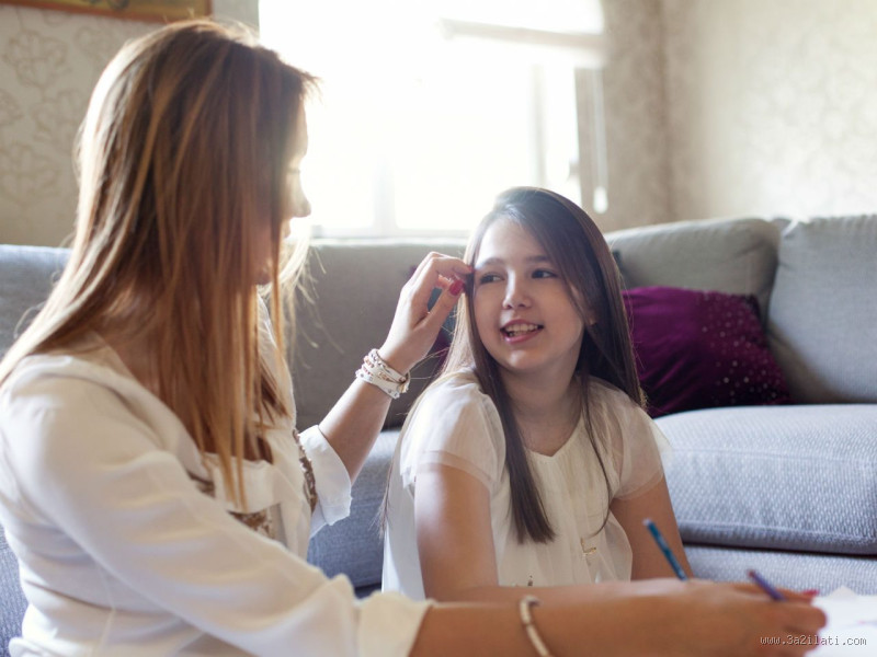 كيف أشرح لابنتي عن العلاقة الزوجية؟