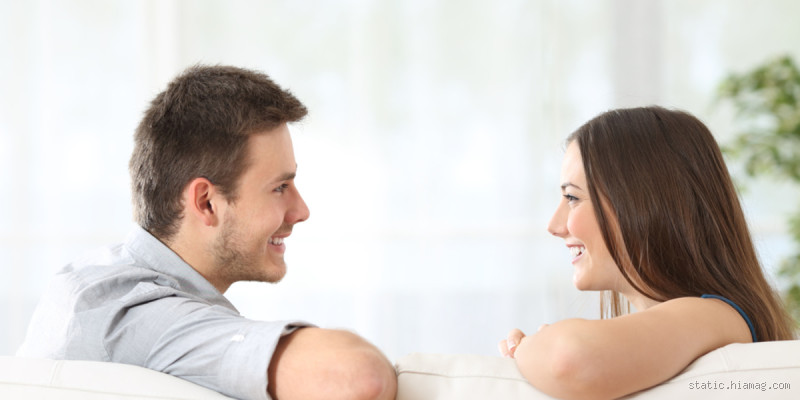 ما الذي يجذب المرأة في صوت الرجل؟ اكتشف أسرار الجذب الصوتي