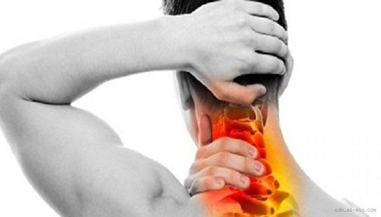 متى يكون تشنج الرقبة خطير؟ تعرف على الأسباب والعلاج